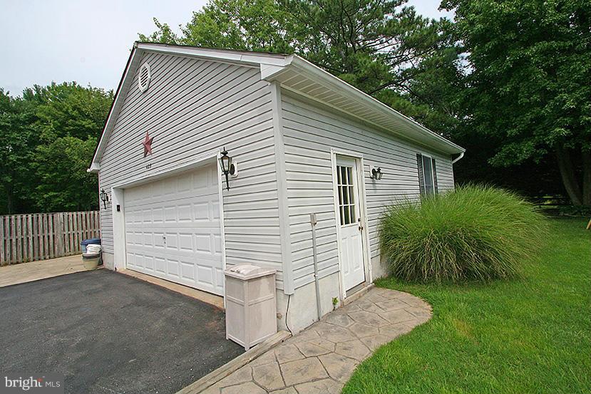 425 Calvert Road Stevensville, MD 21666 - Photo 7 of 23 Garage