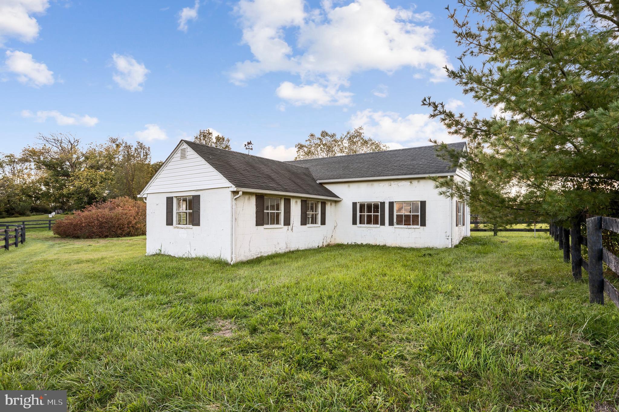 2801 Salem Church Road Berryville, VA 22611 - Photo 62 of 68 a front view of a house with a garden
