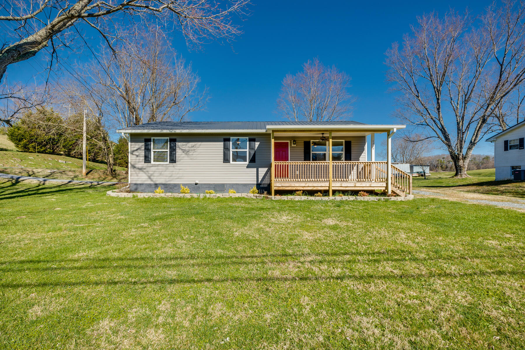 1739 South Allens Bridge Road Greeneville, TN 37743 - Photo 1 of 41 001