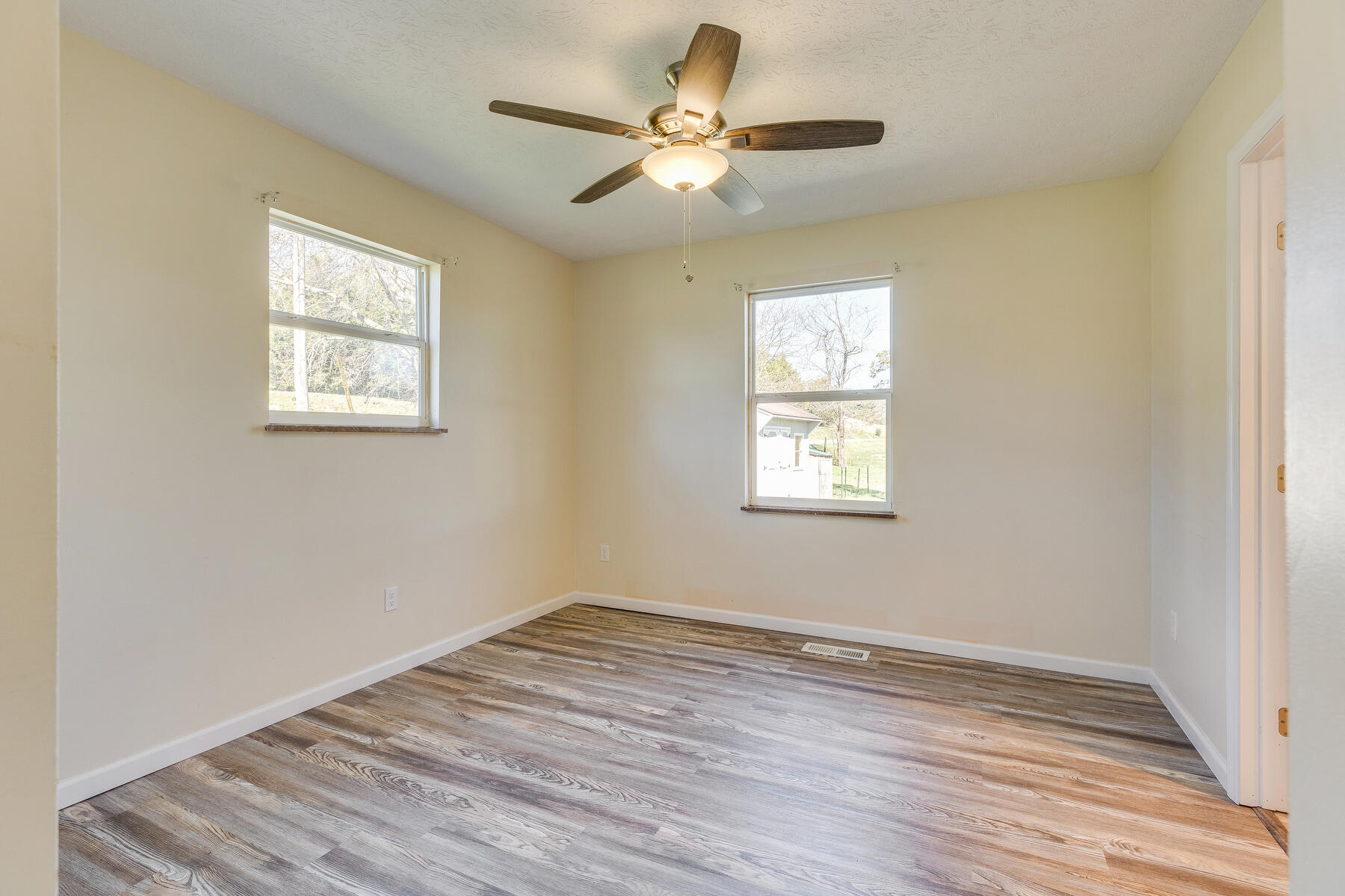 1739 South Allens Bridge Road Greeneville, TN 37743 - Photo 16 of 41 014