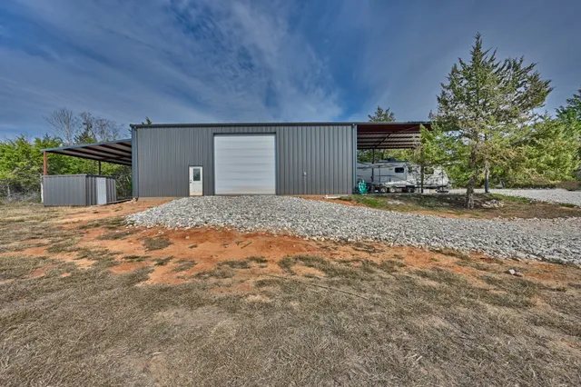 a view of backyard with garage and garage