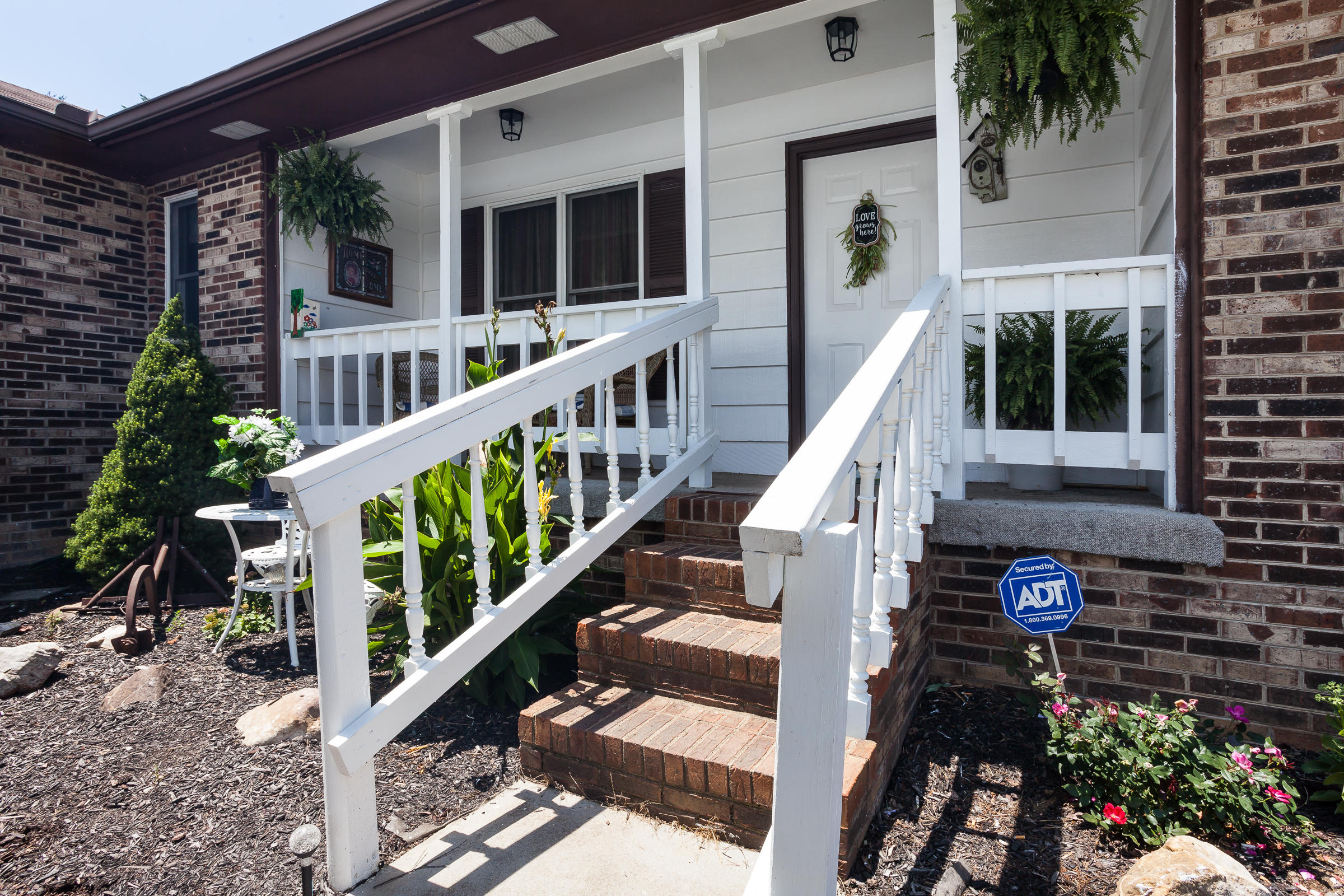6117 Perry Road Knoxville, TN 37914 - Photo 2 of 40 Cozy front porch