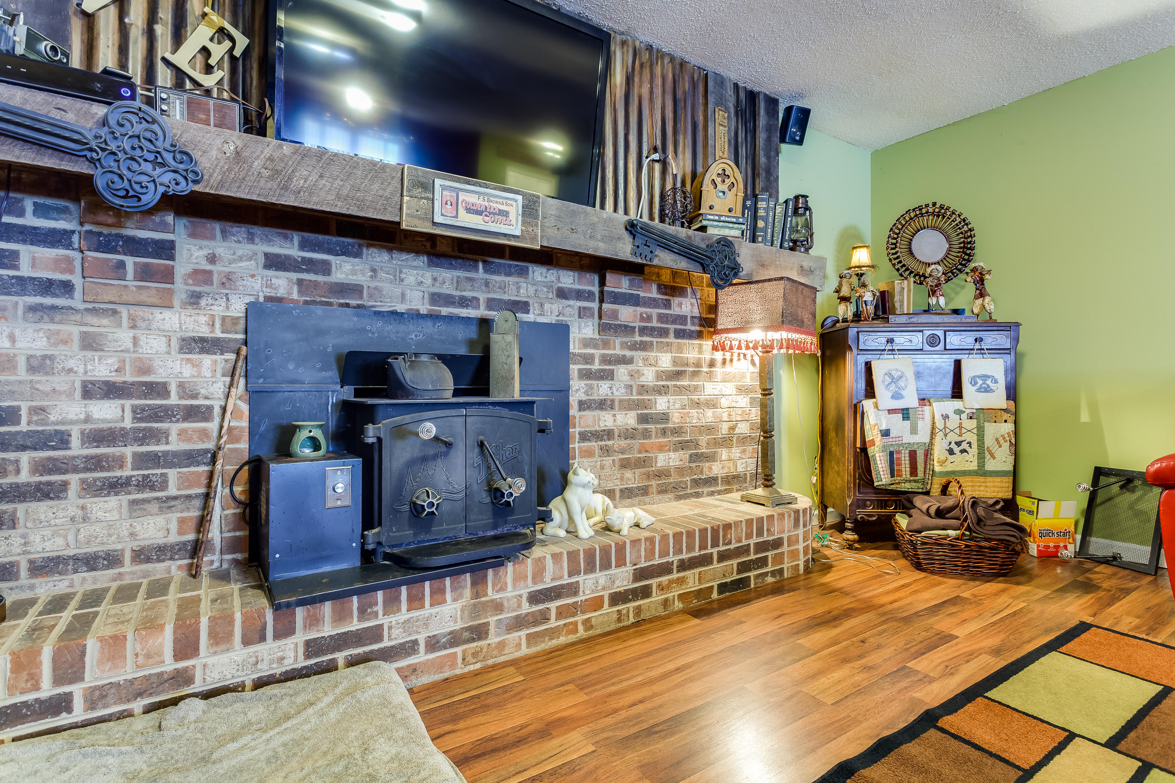 6117 Perry Road Knoxville, TN 37914 - Photo 11 of 40 Beautiful fireplace and mantle