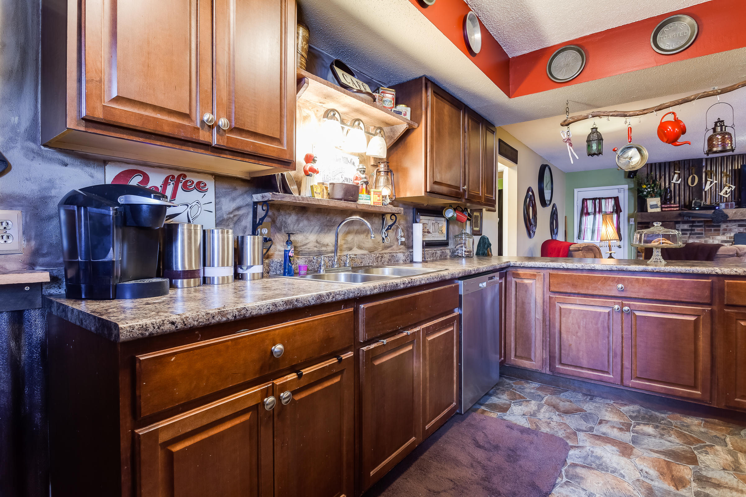6117 Perry Road Knoxville, TN 37914 - Photo 15 of 40 Loads of cabinets and counter space