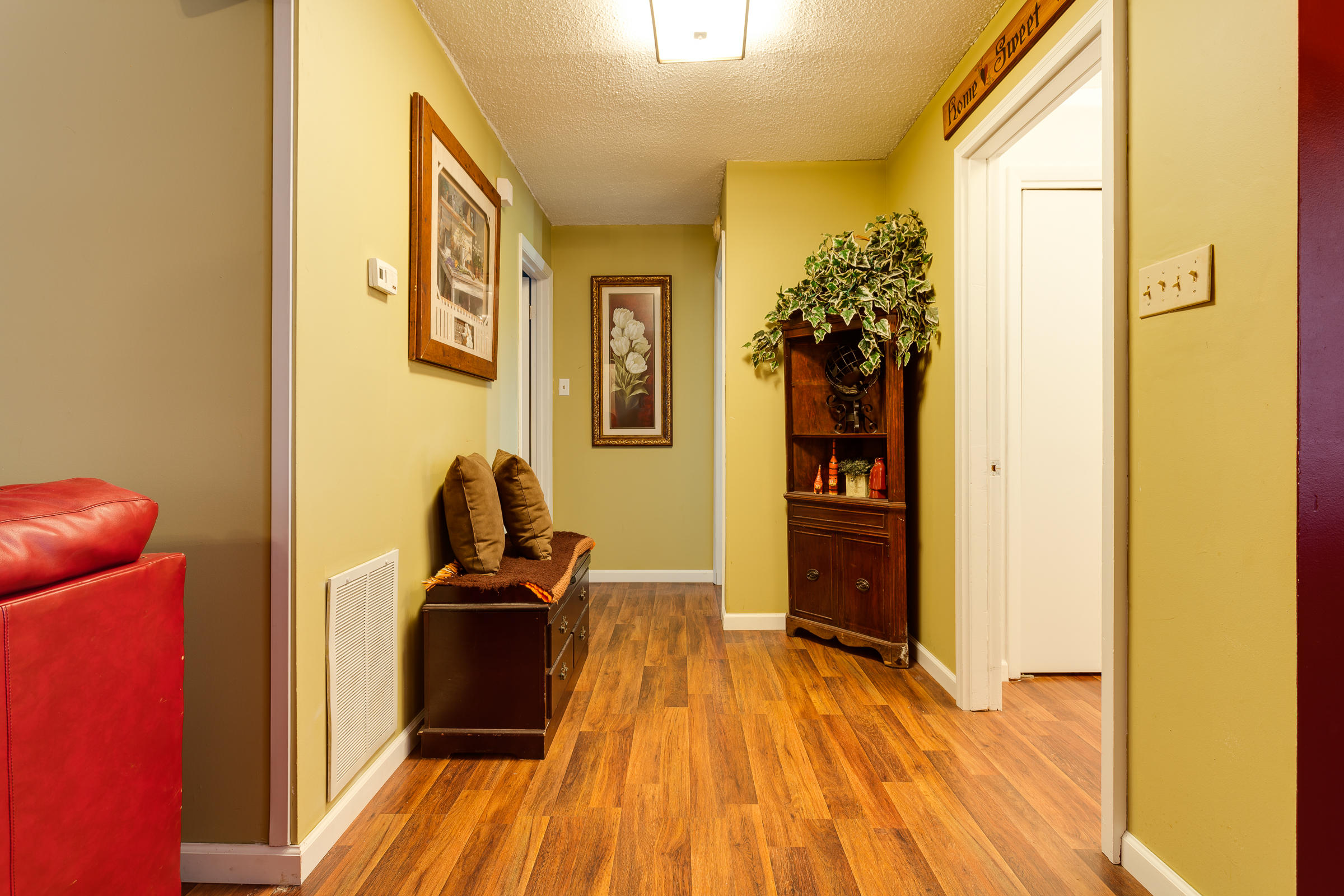 6117 Perry Road Knoxville, TN 37914 - Photo 18 of 40 Hallway to split bedrooms