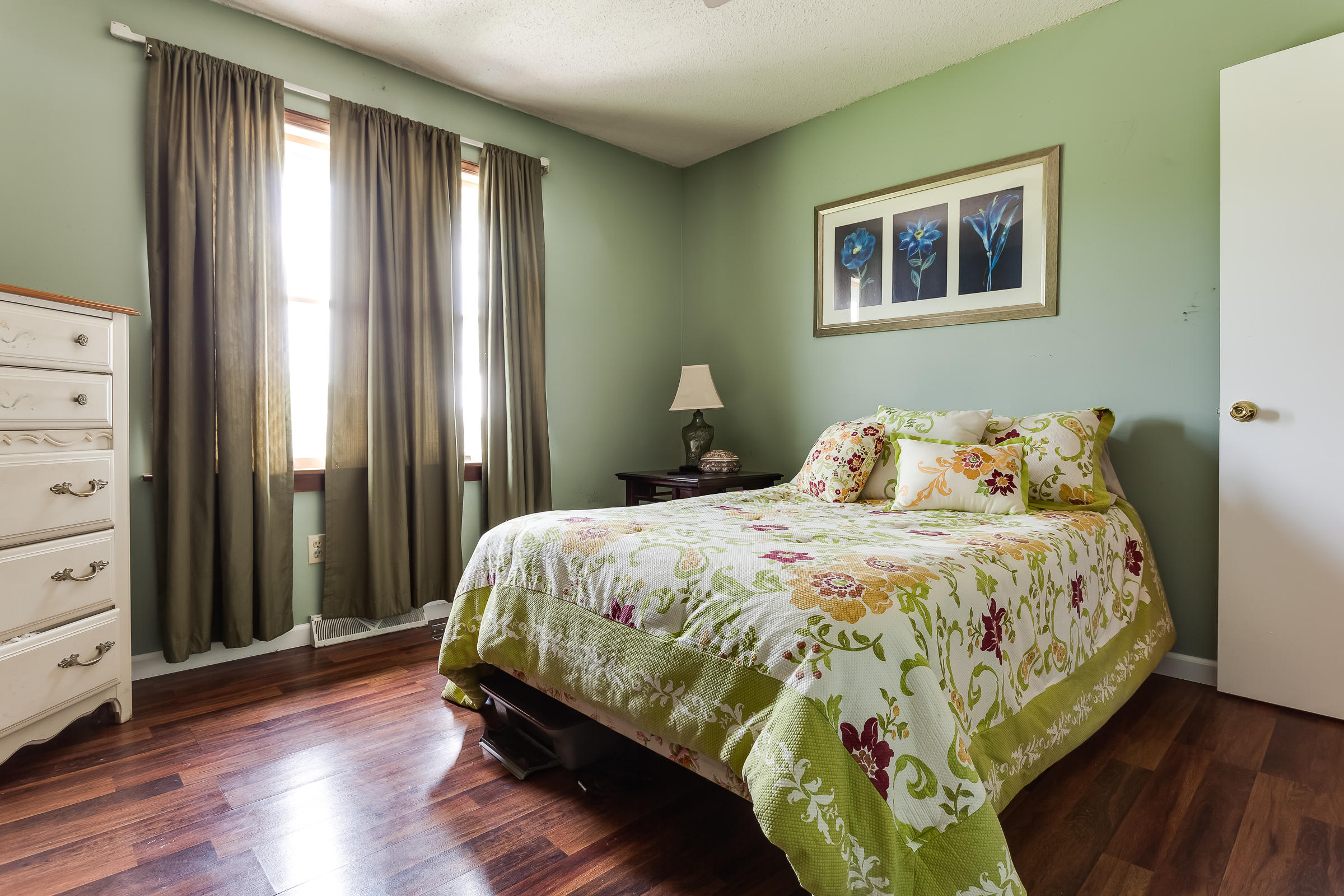 6117 Perry Road Knoxville, TN 37914 - Photo 24 of 40 Guest bedroom 1