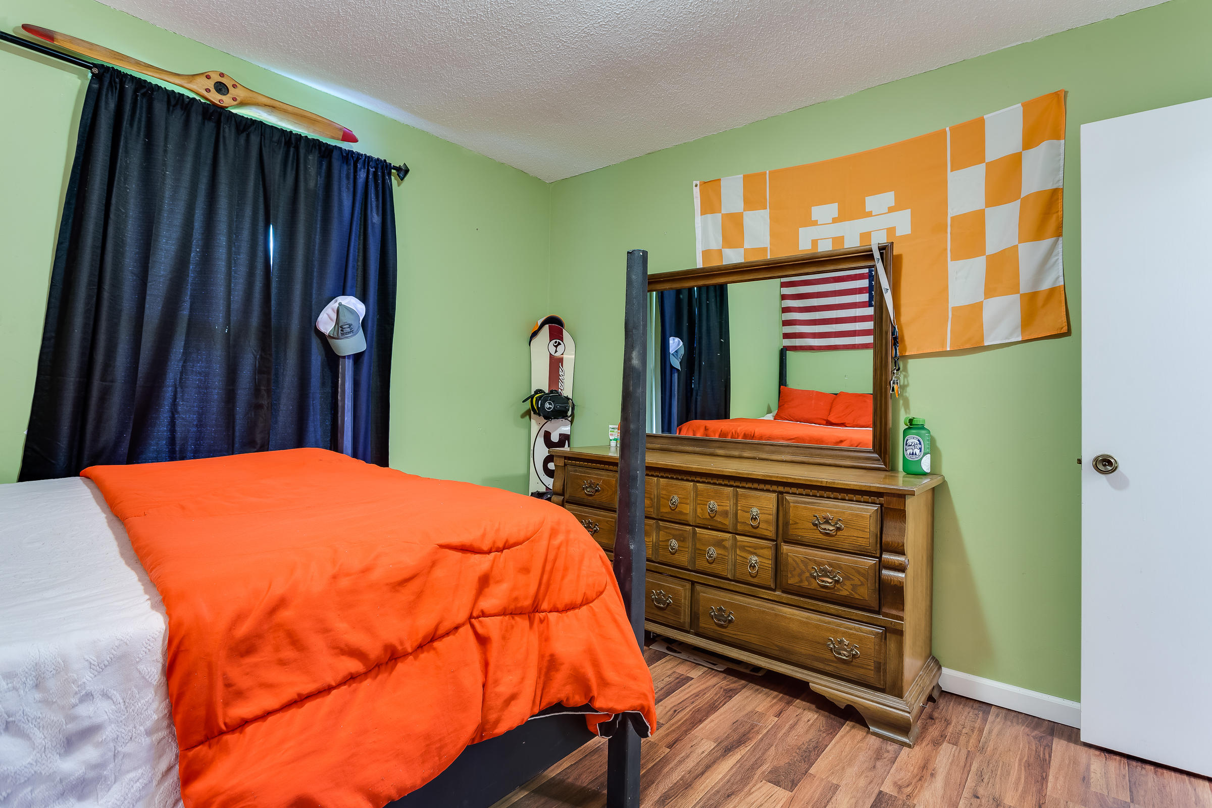 6117 Perry Road Knoxville, TN 37914 - Photo 28 of 40 Guest bedroom 2