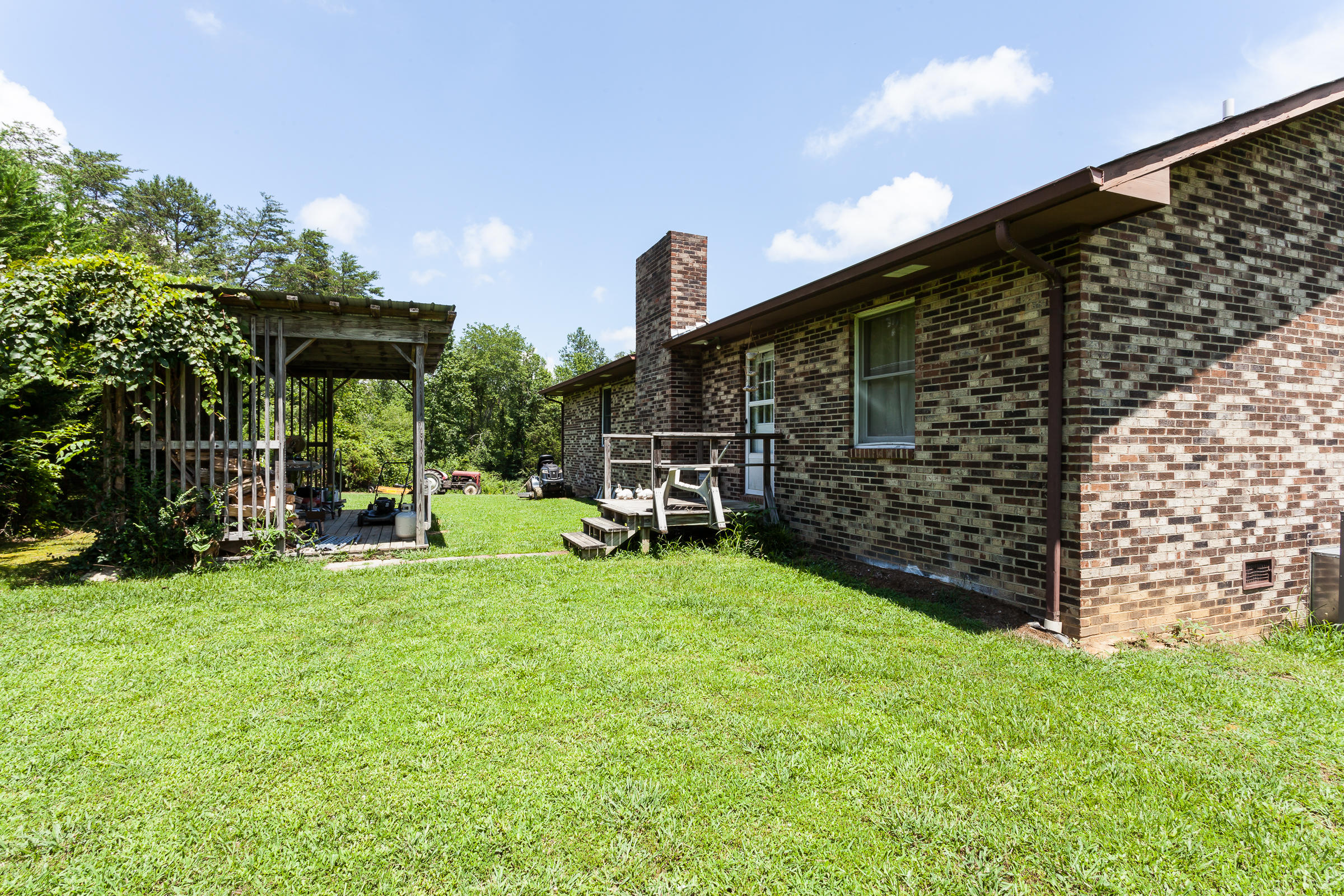 6117 Perry Road Knoxville, TN 37914 - Photo 37 of 40 Back yard