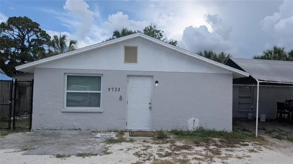 $2,400 | 5723 9th St Circle East, Bradenton, FL 34203