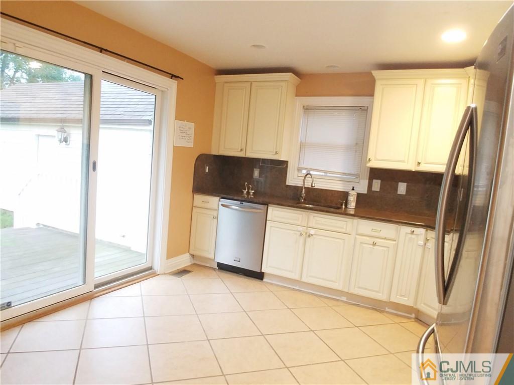 72 Racetrack Road East Brunswick, NJ 08816 - Photo 4 of 23 Gallery Image 4