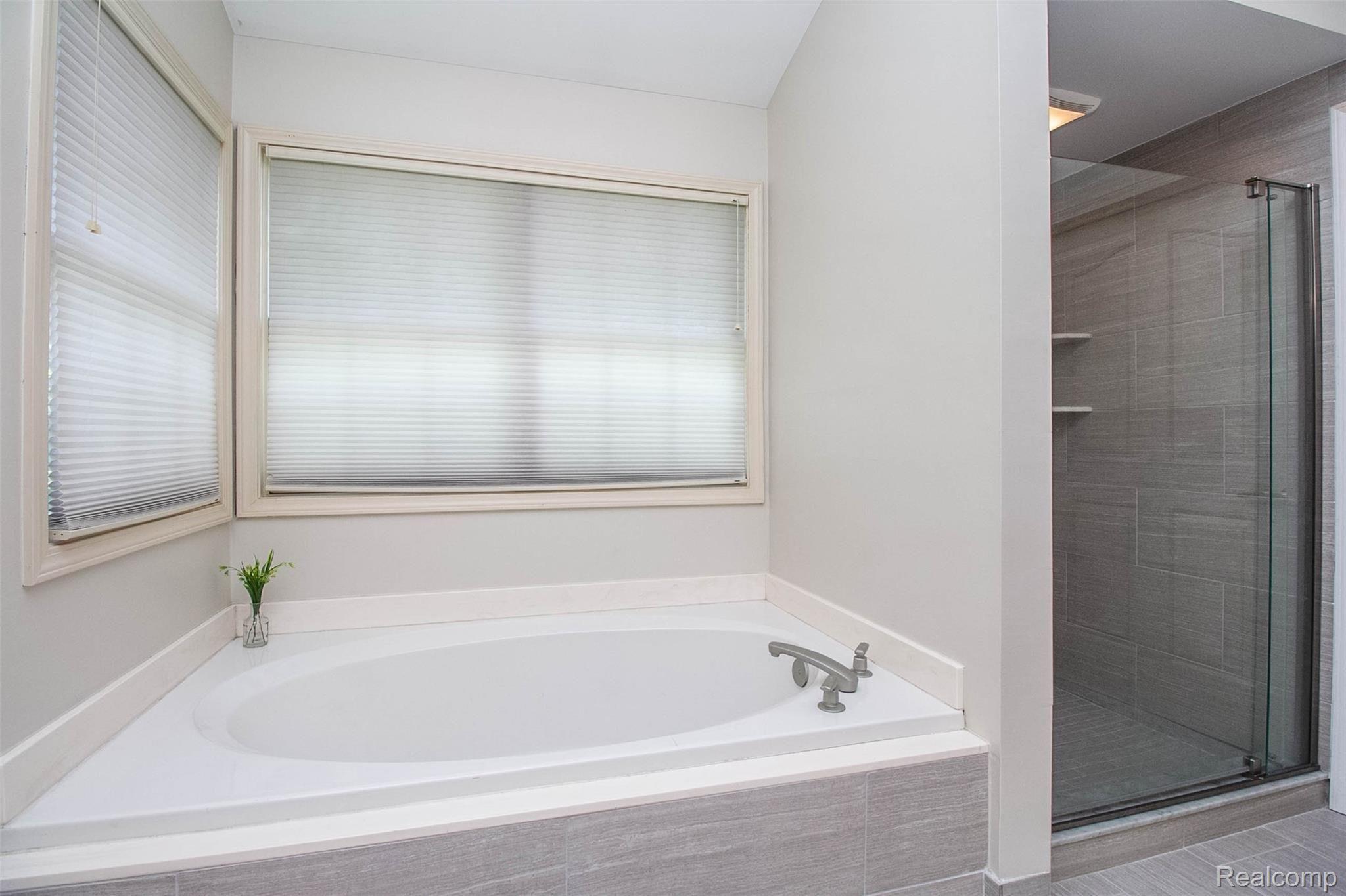 810 Loggers Circle Rochester, MI 48307 - Photo 43 of 73 35.jpg