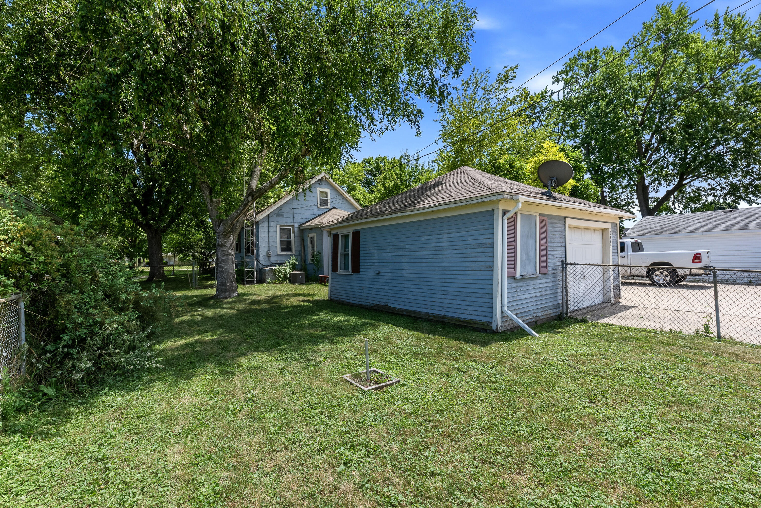 5649 North 78th Street Milwaukee, WI 53218 - Photo 18 of 23 5649 N 78th St-20