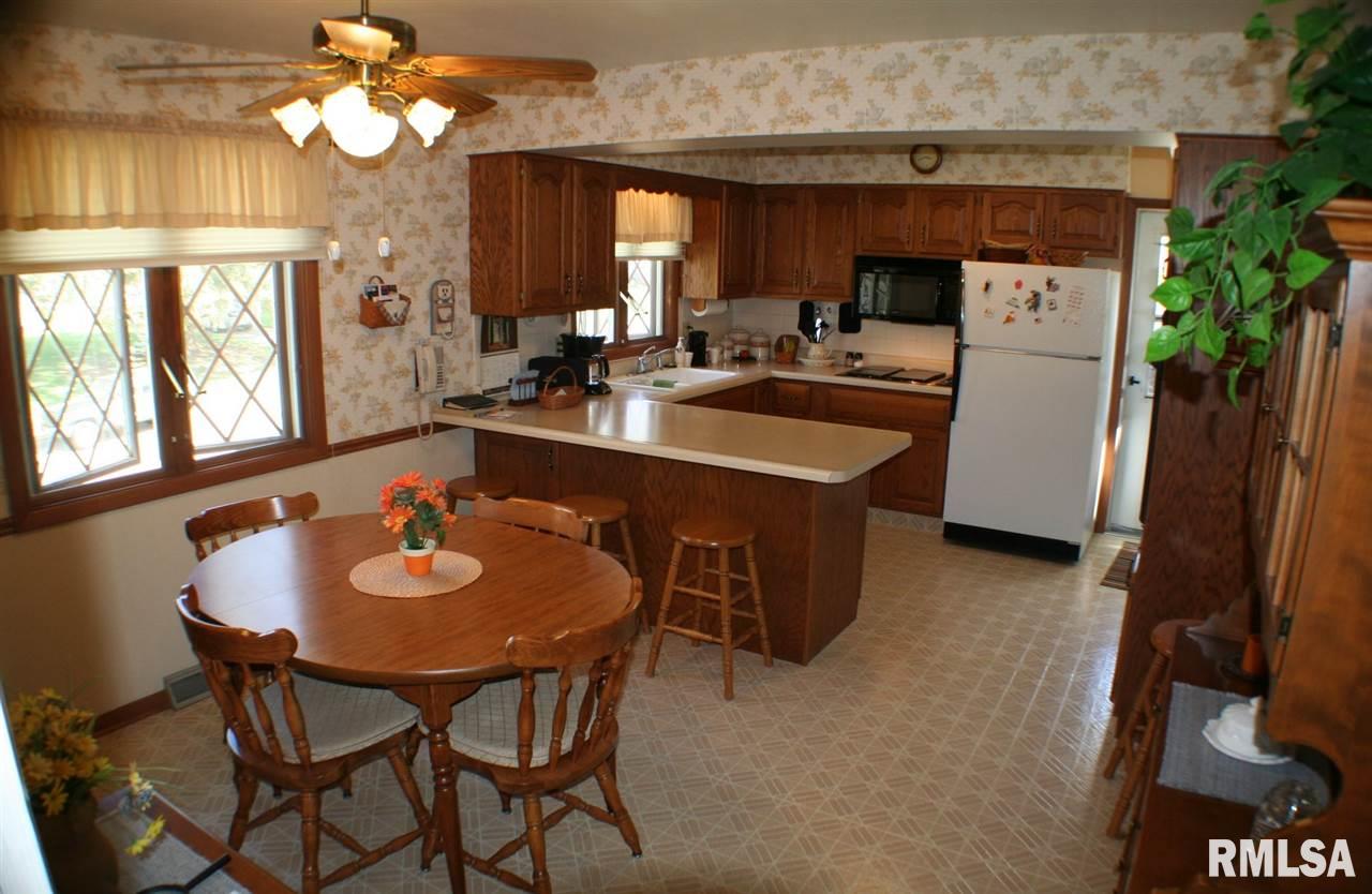 1823 46th Street Moline, IL 61265 - Photo 2 of 19