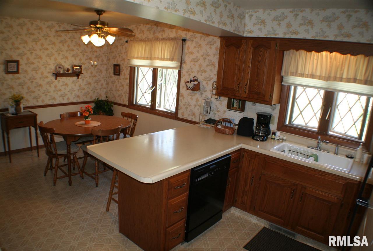 1823 46th Street Moline, IL 61265 - Photo 4 of 19