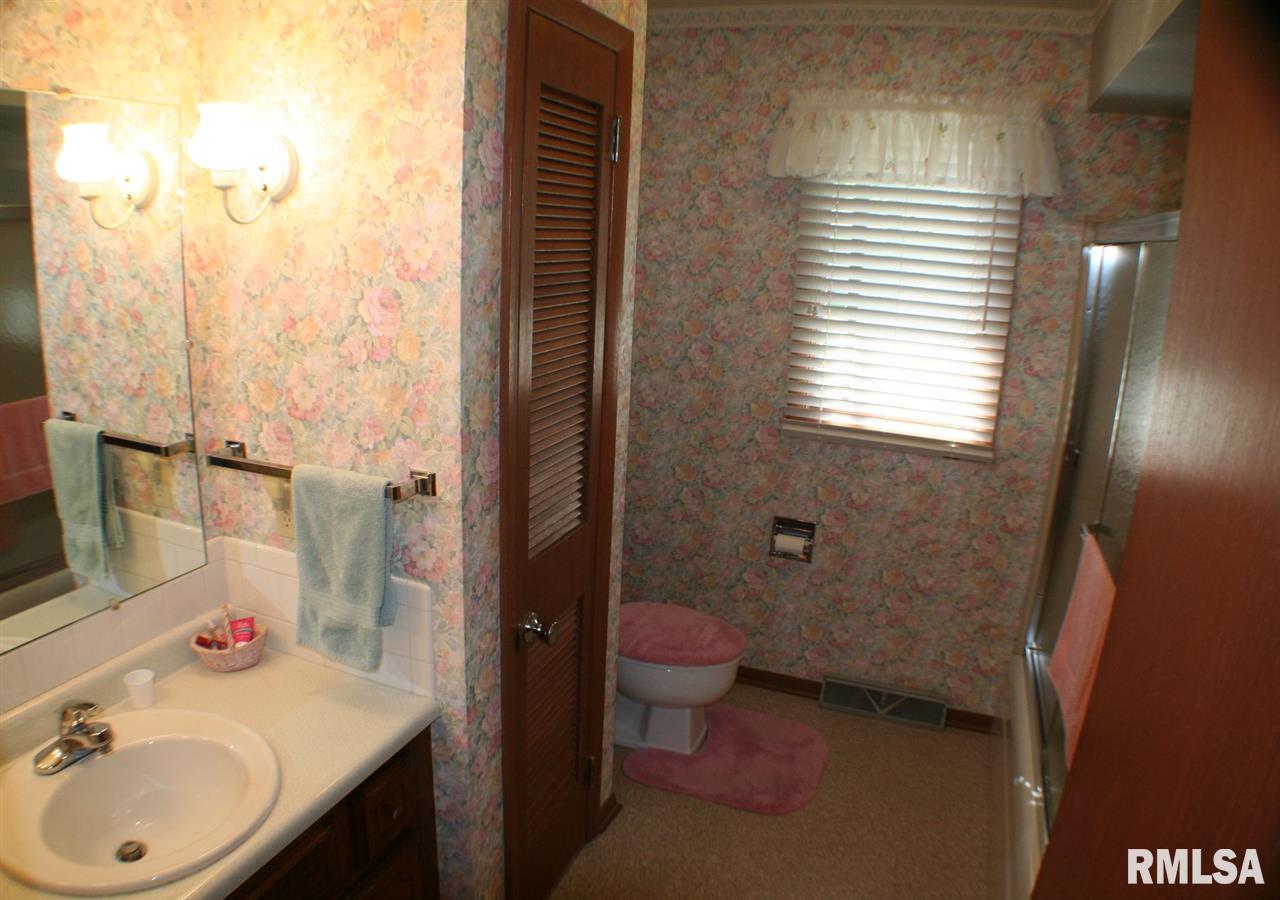 1823 46th Street Moline, IL 61265 - Photo 6 of 19