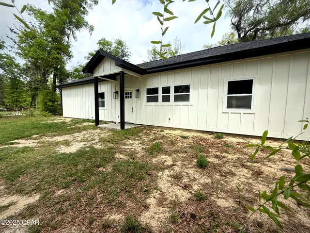 $395,000 | 3034 Paradise Lakes Road, Vernon, FL 32462