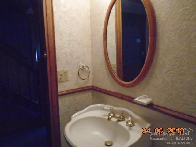63554 Overtree Road Bend, OR 97701 - Photo 9 of 25 Gallery Image 9