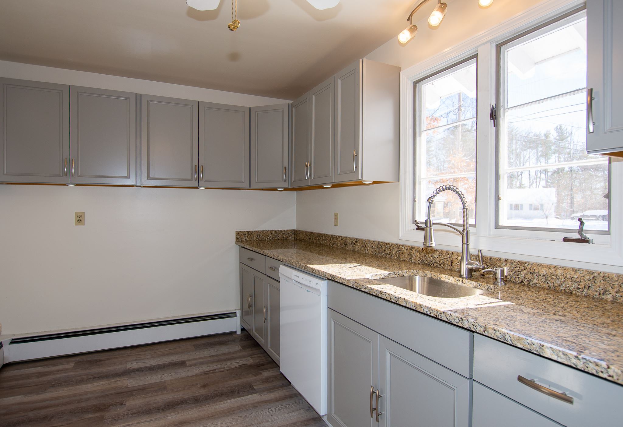 37 Davis Road Merrimack, NH 03054 - Photo 23 of 40