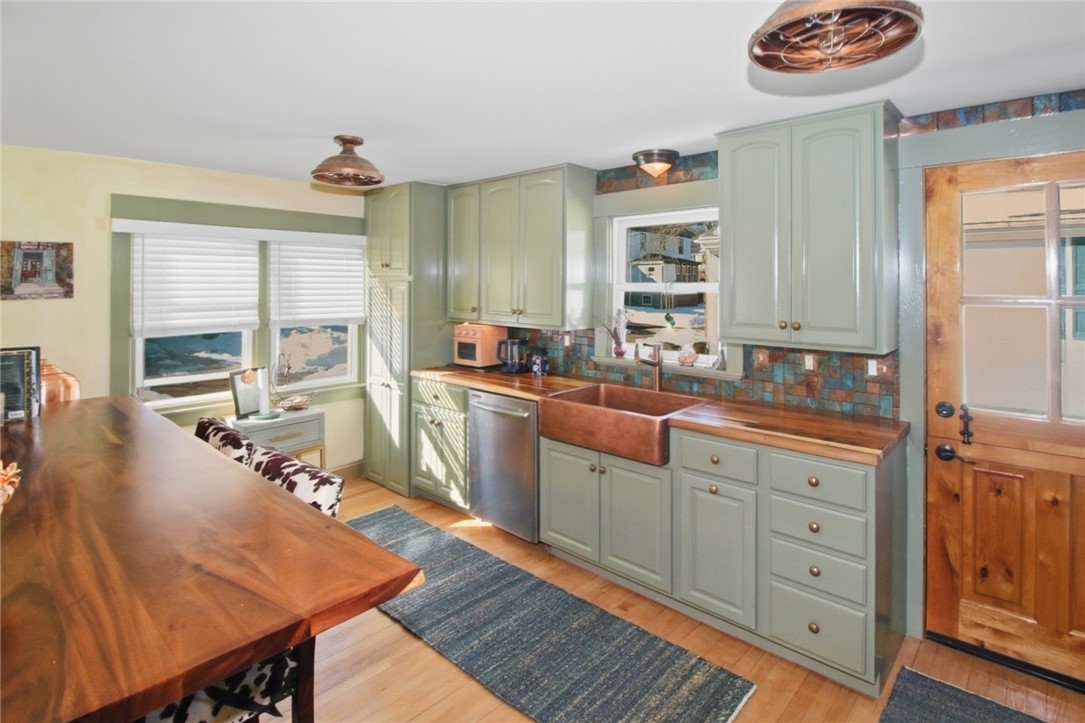 6 Sullivan Street Newport, RI 02840 - Photo 3 of 37