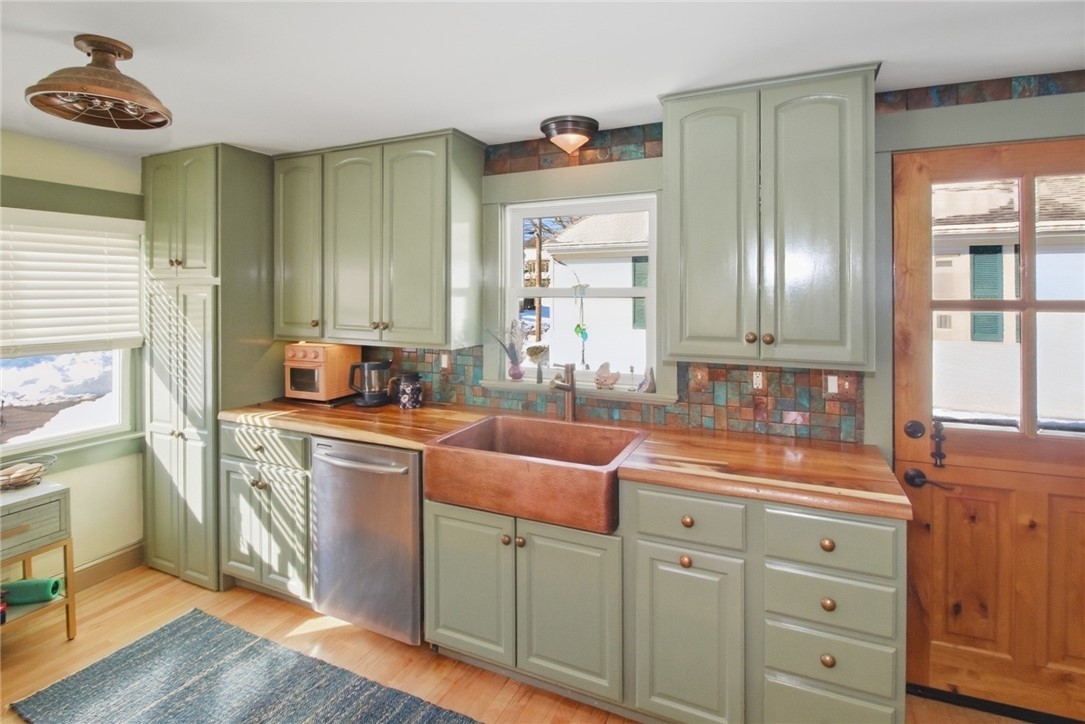 6 Sullivan Street Newport, RI 02840 - Photo 5 of 41