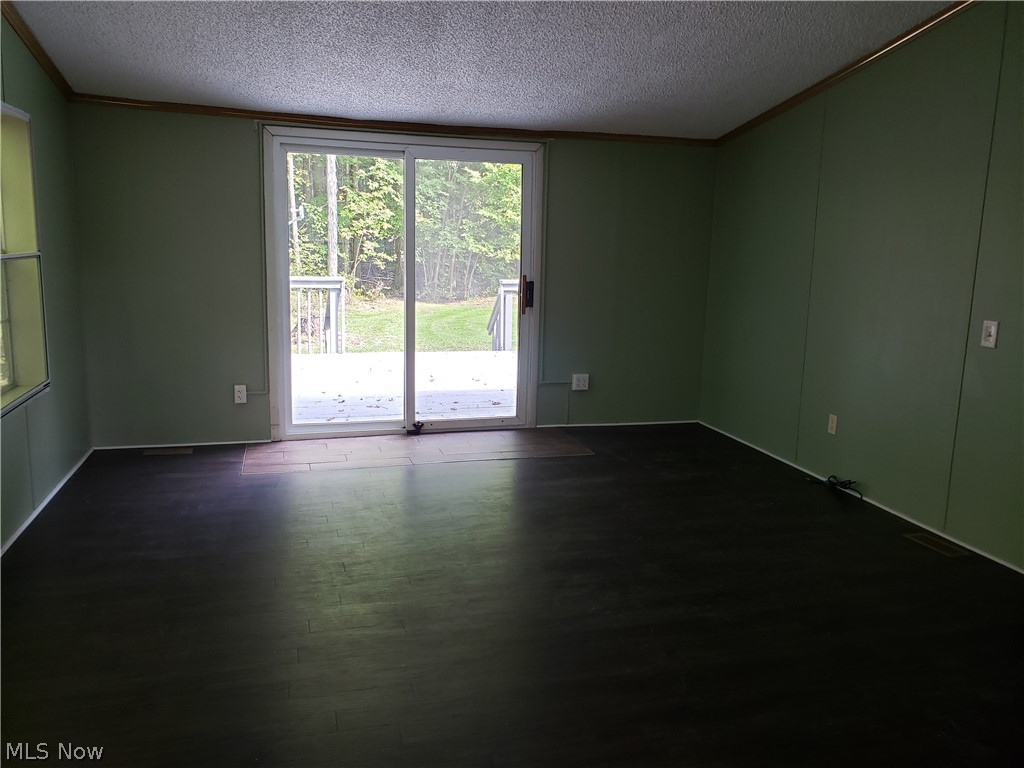 2406 Atkins Road Geneva, OH 44041 - Photo 19 of 35 Family room