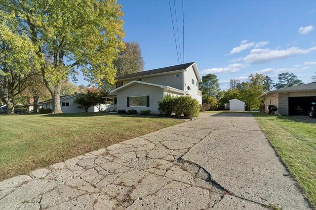 $309,900 | 2809 Leland Drive, Jackson, MI 49203