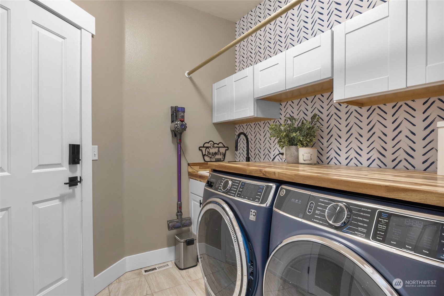 18712 33rd Avenue Southeast Bothell, WA 98012 - Photo 21 of 39 a utility room with sink dryer and washer