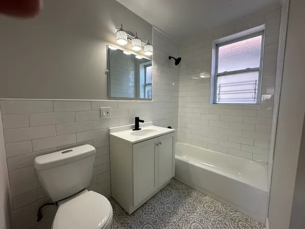 $1,850 | 6924 South Aberdeen Street, Unit 2, Chicago, IL 60621