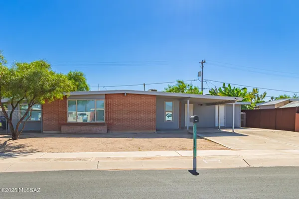 $325,000 | 6742 East 45th Street, Tucson, AZ 85730