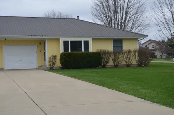 $275,000 | 2547 North 4645th Road, Unit B, Somonauk, IL 60552