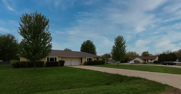 $249,000 | 2547 North 4645th Road, Unit B, Somonauk, IL 60552