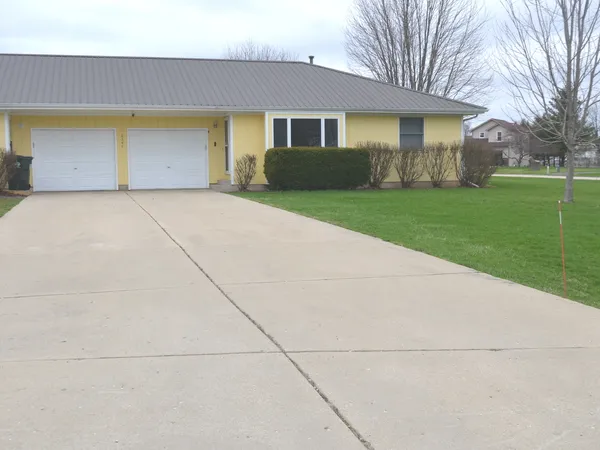 $275,000 | 2547 North 4645th Road, Unit B, Somonauk, IL 60552