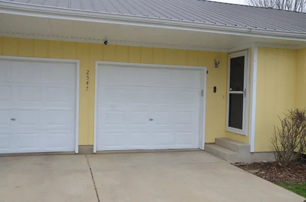 $275,000 | 2547 North 4645th Road, Unit B, Somonauk, IL 60552