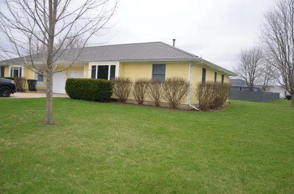 $275,000 | 2547 North 4645th Road, Unit B, Somonauk, IL 60552