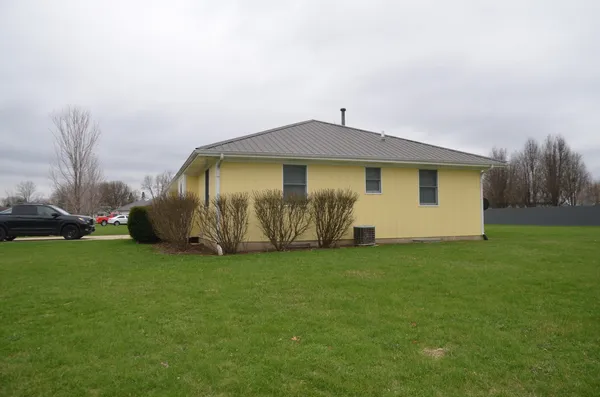 $275,000 | 2547 North 4645th Road, Unit B, Somonauk, IL 60552
