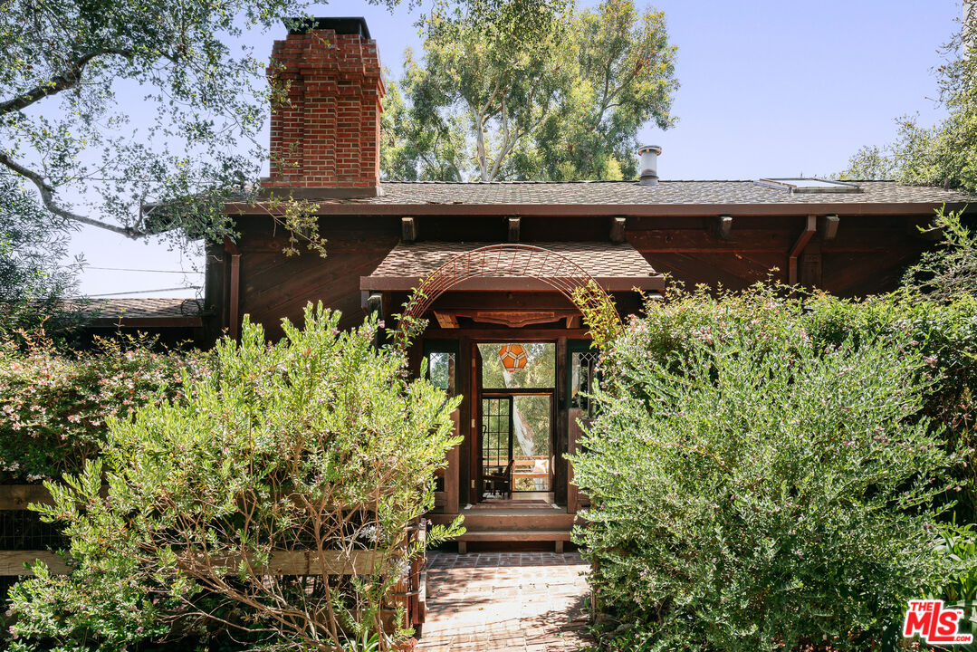 19534 Bowers Drive Topanga, CA 90290 - Photo 4 of 61