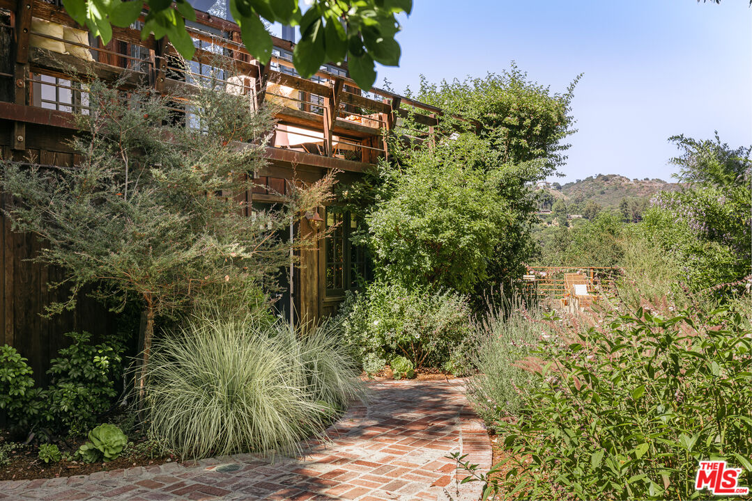 19534 Bowers Drive Topanga, CA 90290 - Photo 41 of 61