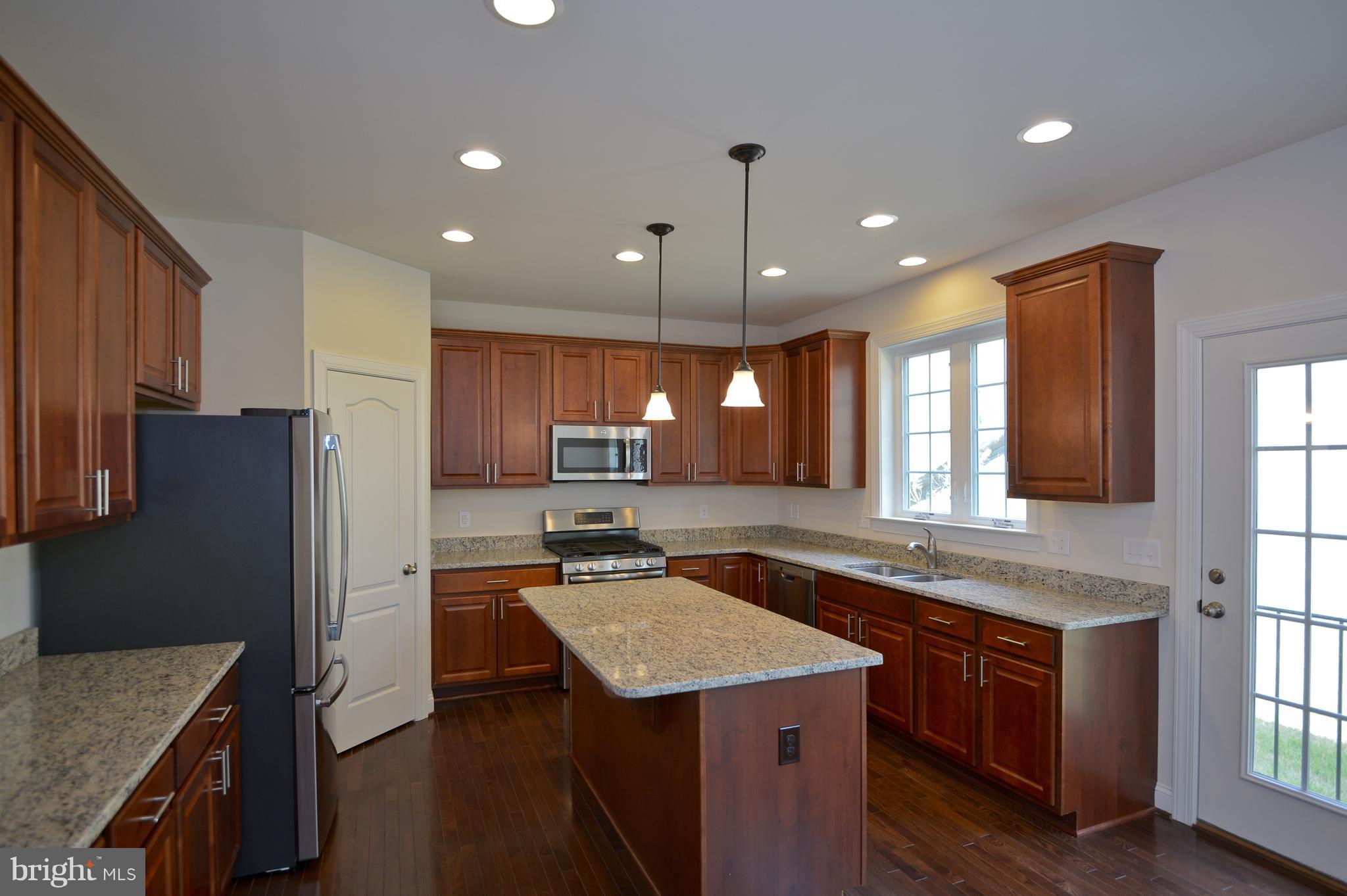 3558 Clinton Ross Court, Unit 4 Triangle, VA 22172 - Photo 15 of 30 Kitchen