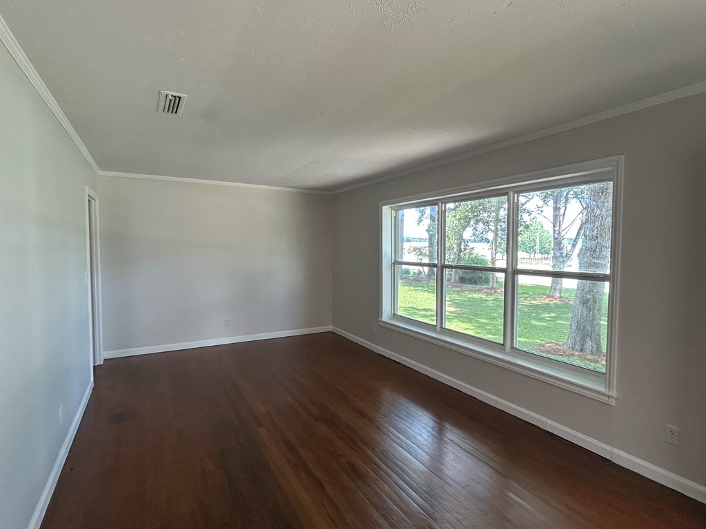 106 Tv Road Dothan, AL 36301 - Photo 6 of 35 Large, Open Family Room