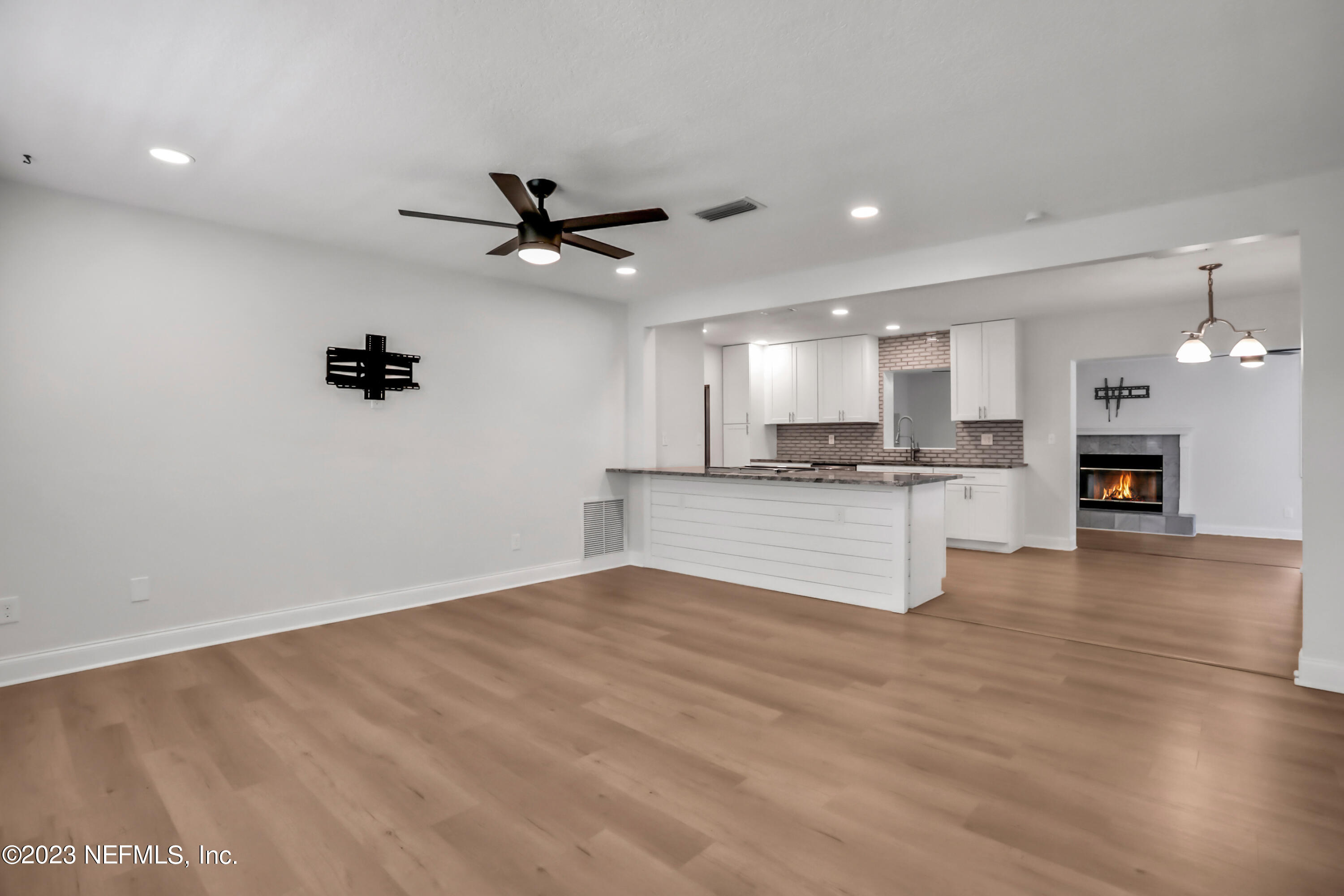 311 Lobelia Road St. Augustine, FL 32086 - Photo 3 of 44 FAMILY ROOM