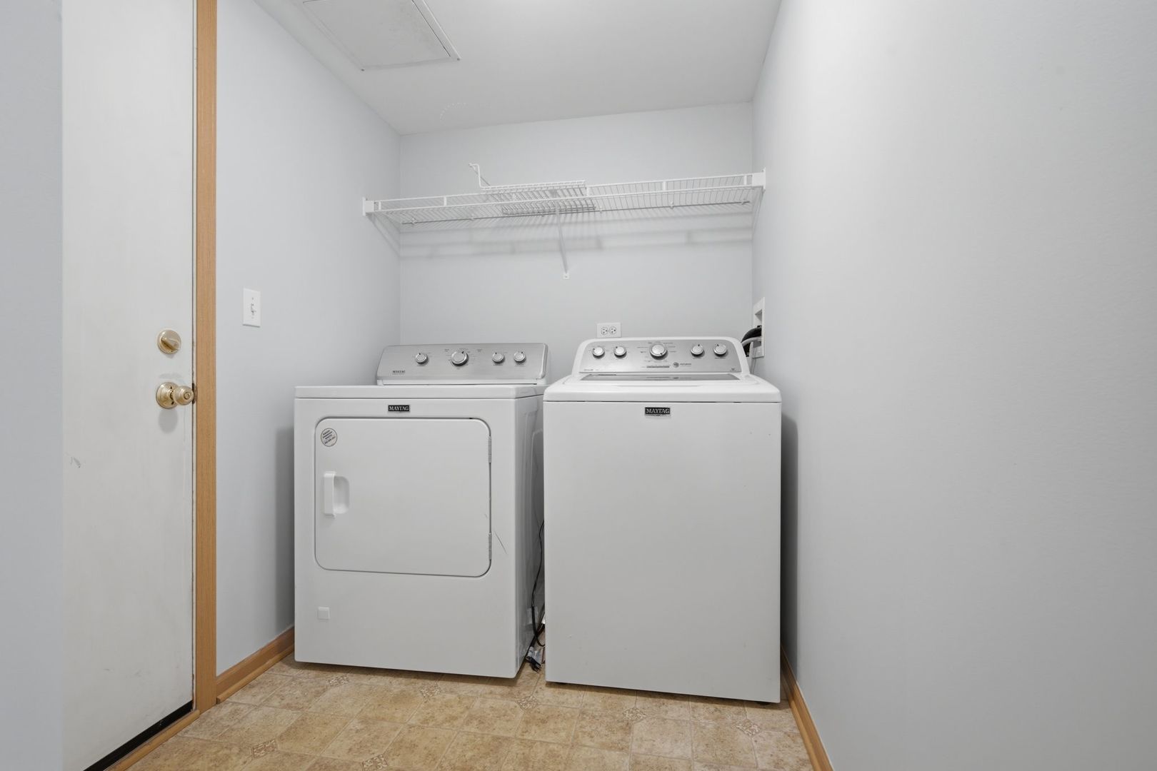 1758 Edith Lane Aurora, IL 60504 - Photo 21 of 28 a utility room with dryer and washer