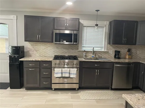 $3,800 | 1362 Narragansett Boulevard, Cranston, RI 02905