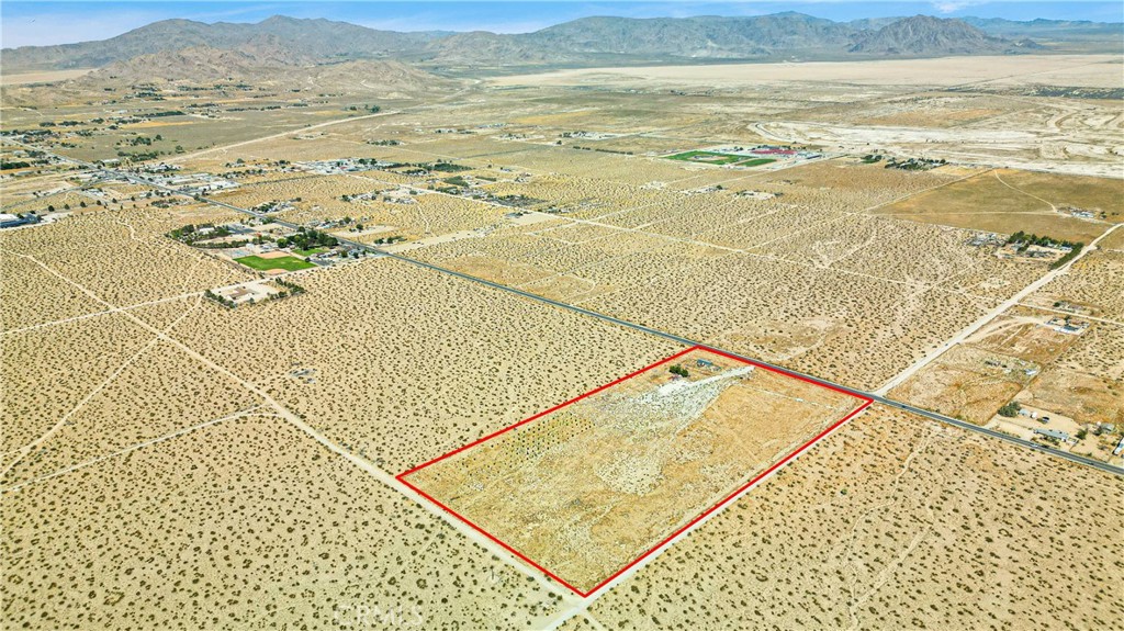 33633 Old Woman Springs Road Lucerne Valley, CA 92356 - Photo 3 of 25