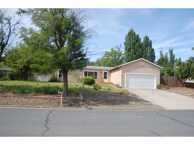 a house view with a outdoor space