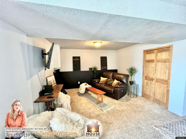 $263,000 | 925 Skyline Drive, Douglas, WY 82633