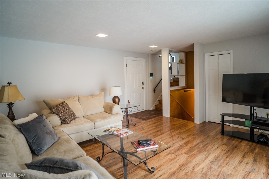 459 Garnette Road Akron, OH 44313 - Photo 12 of 25