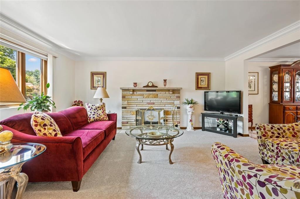 236 Philander Street Pittsburgh, PA 15218 - Photo 6 of 35 a living room with furniture and a flat screen tv