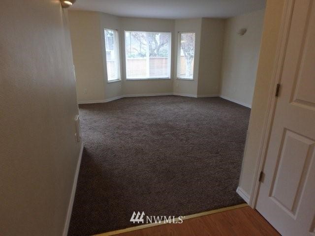 901 North Harding Road Elma, WA 98541 - Photo 2 of 22 a view of hallway with window