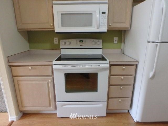 901 North Harding Road Elma, WA 98541 - Photo 16 of 22 a stove top oven sitting inside of a kitchen