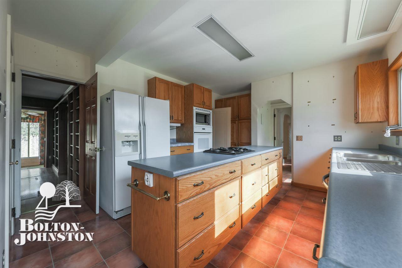 1175 Bishop Road Grosse Pointe, MI 48230 - Photo 16 of 53 31373555-15.JPG